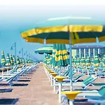 Cozy With Pool Appartamento
